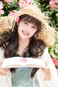 Sunkissed Serenity: Xia Yu Xiao Nian’s Artistic Summer Escape-8