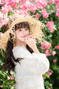 Sunkissed Serenity: Xia Yu Xiao Nian’s Artistic Summer Escape-18