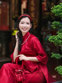 Graceful Vietnamese Woman in Traditional Ao Dai: A Portrait of Beauty-9