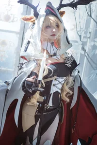 Stunning Arknights Viviana Rost Cosplay by Yi Qian Zhi Mao Bo He: The Candle Knight (13P Image Gallery)-1