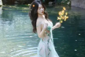 XiuRen No 10756 Enchanting Yin Tian Tian Sunny A Muse Amidst Serene Nature Captivating Beauty-0