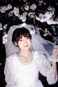 YiTuYu Vol. 8635: Ren Hai Bu's Dreamy White Dress Amidst Blossoms-6