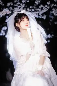 YiTuYu Vol. 8635: Ren Hai Bu's Dreamy White Dress Amidst Blossoms-11