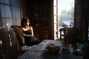 Yi Ming: Classic Elegance in Black Lace Dress - YiTuYu Art Language Vol.8835-15