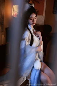 Ethereal Moonlight: Nan Qiao’s Captivating Mid-Autumn Fashion Editorial-5
