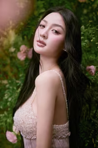 VGU No.145: Captivating Beauty in Ethereal Fashion Amidst a Dreamy Rose Garden-0