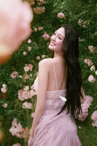 VGU No.145: Captivating Beauty in Ethereal Fashion Amidst a Dreamy Rose Garden-5