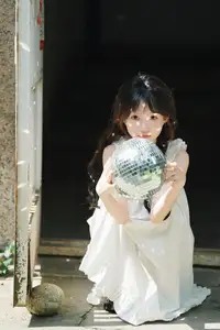 Charming Qi E Luo Bo Guai in YiTuYu Vol.8726: Pure Beauty in an Old Setting-2