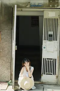 Charming Qi E Luo Bo Guai in YiTuYu Vol.8726: Pure Beauty in an Old Setting-4