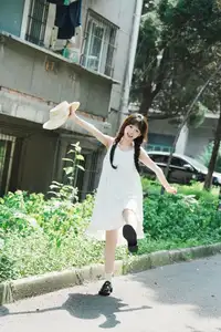 Charming Qi E Luo Bo Guai in YiTuYu Vol.8726: Pure Beauty in an Old Setting-21