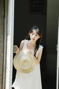 Charming Qi E Luo Bo Guai in YiTuYu Vol.8726: Pure Beauty in an Old Setting-0