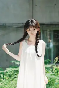 Charming Qi E Luo Bo Guai in YiTuYu Vol.8726: Pure Beauty in an Old Setting-18