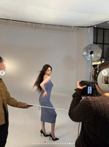 The Mesmerizing Visuals of aespa Karina in a Sleek Bodycon Silhouette-5