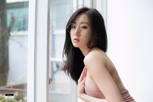 LE LERB-084A Na Kyung: Exquisite Allure – Discover Graceful Moments by the Window-24