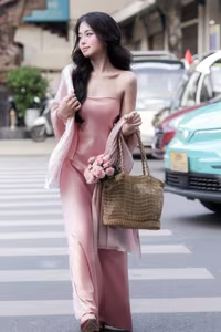 Elegant Vietnamese Woman Selecting Pomelos at Street Market | Timeless Asian Charm - VGU No.126-5