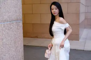 Elegant White Dress Style: A Graceful Woman's Timeless Fashion Statement-2