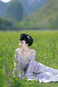 YiTuYu Art Language Vol.9274: Ethereal Purple Aesthetic Photography Featuring Model Liu Lian Niu Nai (27P)-11
