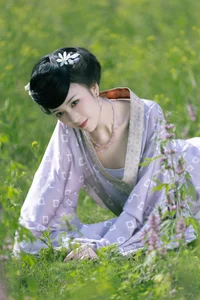 YiTuYu Art Language Vol.9274: Ethereal Purple Aesthetic Photography Featuring Model Liu Lian Niu Nai (27P)-0
