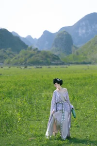 YiTuYu Art Language Vol.9274: Ethereal Purple Aesthetic Photography Featuring Model Liu Lian Niu Nai (27P)-16