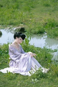 YiTuYu Art Language Vol.9274: Ethereal Purple Aesthetic Photography Featuring Model Liu Lian Niu Nai (27P)-1