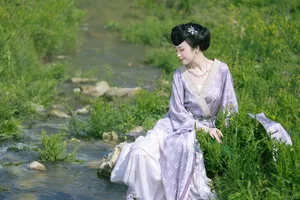 YiTuYu Art Language Vol.9274: Ethereal Purple Aesthetic Photography Featuring Model Liu Lian Niu Nai (27P)-13