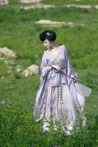 YiTuYu Art Language Vol.9274: Ethereal Purple Aesthetic Photography Featuring Model Liu Lian Niu Nai (27P)-7