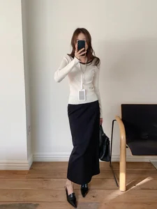 2026 Long Skirt Trends: Elegant Maxi and Midi Skirt Outfit Ideas for the Modern Woman to Stay Stylish All Year Round-1