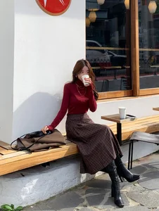 2026 Long Skirt Trends: Elegant Maxi and Midi Skirt Outfit Ideas for the Modern Woman to Stay Stylish All Year Round-4