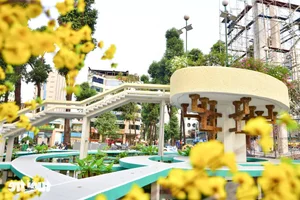 Discover the Stunning New Look of Ho Chi Minh City's Iconic Turtle Lake for Tet Celebrations-6