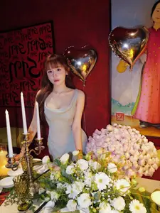 Billiards Hot Girl Le Tuyet Anh Shines in Elegant Silk Dress.-2