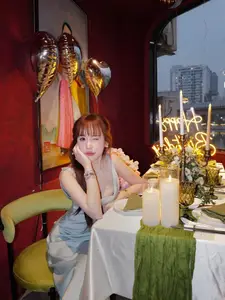 Billiards Hot Girl Le Tuyet Anh Shines in Elegant Silk Dress.-3