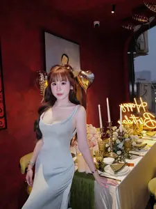 Billiards Hot Girl Le Tuyet Anh Shines in Elegant Silk Dress.-7