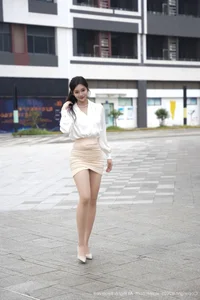 Elegant Asian Fashion Photography: Nan Qiao in XiuRen No.10735 - Fresh Aesthetic and Silk Stockings Style Collection-4