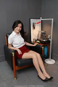 IESS SXJ No.2100 Wan Ping: Alluring Elegance in a Captivating Red and White Outfit-34