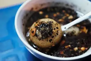 Hanoi's Banh Troi Tau: A heartwarming street food specialty, chasing away winter's chill.-0