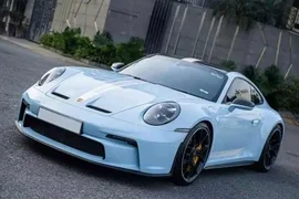 Mint Condition: The Porsche 911 GT3 Reborn in Breathtaking Turquoise Elegance-3