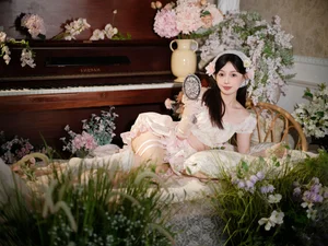 Elegant Portrait Photography: YiTuYu Art Language Vol.9222 featuring Suan Nai Jia Xin Hao Hao Ci – Stunning 18-Image Aesthetic Collection-1