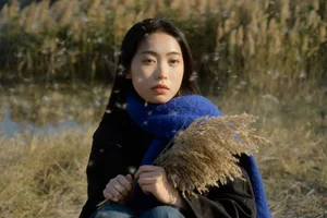 Ethereal Winter Lakeside Portrait Session with Ban Ge Yue Liang: YiTuYu Art Language Vol.9334 Aesthetic Photography Collection-9