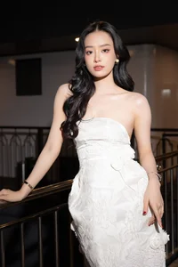 Stunning Miss and Runners-up grace the VUNGOC&SON red carpet-2