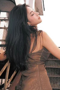 Urban Elegance: Capturing the Cinematic Street Style of Chen Yuan in Art Language Vol. 9091-0