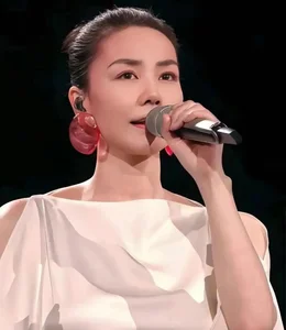 Timeless Style Inspiration: The Ethereal Beauty and Elegant Fashion of C-Pop Legend Faye Wong (Vương Phi)-2
