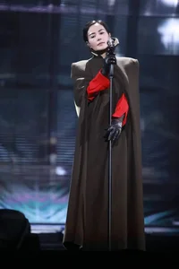 Timeless Style Inspiration: The Ethereal Beauty and Elegant Fashion of C-Pop Legend Faye Wong (Vương Phi)-7