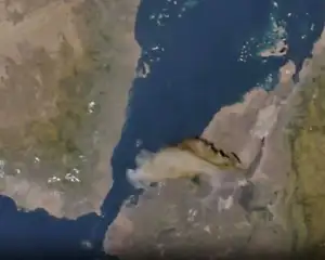 Volcano Awakens After 10,000 Years: Majestic Geological Moment in Ethiopia-6