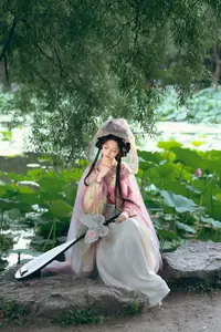 Coser Wen Mei Bu Jiang Dao Li - Mid-Autumn Festival: Ethereal Hanfu Beauty Amidst Serene Landscapes-1