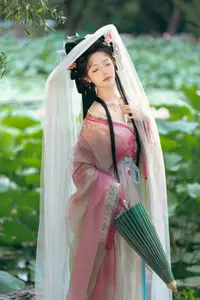 Coser Wen Mei Bu Jiang Dao Li - Mid-Autumn Festival: Ethereal Hanfu Beauty Amidst Serene Landscapes-11