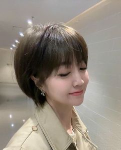 Beautiful Women's Tem Hair for Round Faces: Stylish Short Cuts-17