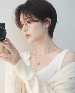 Beautiful Women's Tem Hair for Round Faces: Stylish Short Cuts-3