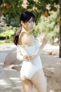Usa Hiiragi's Youthful Charm: Exclusive Gravure from Young Champion - JP Usa Hiiragi-0