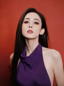 VGU No.184: Embracing Glamour and Elegance in a Stunning Purple Halter-neck Dress-4