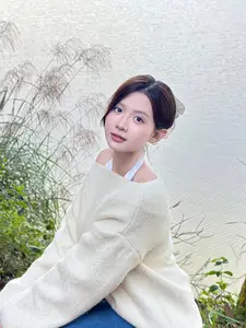 Rising Star Quynh Trang (2001): Sweet Beauty Dominating VTV Screens.-4